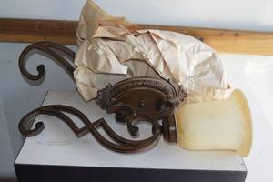 lot 265 image: 2 Unused Light Fixtures