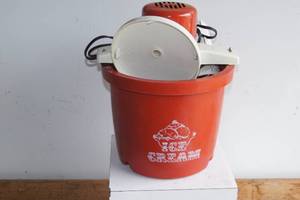 lot 277 image: Proctor Silex Ice Cream Maker