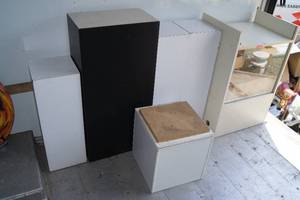 lot 293 image: Retail Display Stands, Glass Front Case