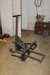 lot 727 image: Rider Mower  ATV Lift
