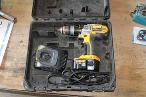 lot 754 image: DeWalt DCD920 14.4V Cordless  12 DrillDriver XRP  with Battery, Charger and Plastic Case
