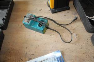 lot 759 image: Makita DC9000 Fast Charge 9.6V Charger 35W