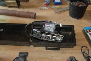 lot 744 image: Sears Craftsman 315.11713 3x21 Belt Sander  with Plastic Case