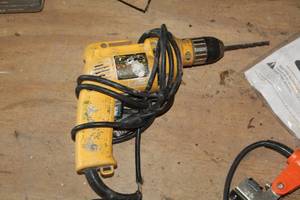 lot 740 image: DeWalt DW106  38 Drill VSR