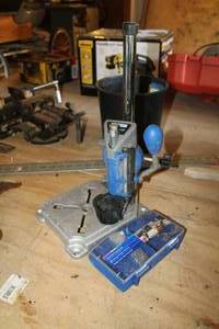 lot 768 image: Dremel 220 Stand  with Dremel General Purpose Kit