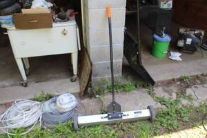 lot 774 image: Central Machinery Magnetic Floor Sweep with wheels 30W