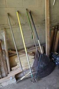 lot 781 image: Lot of (4) Rakes