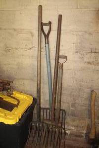 lot 782 image: Lot of (4) Pitch Forks