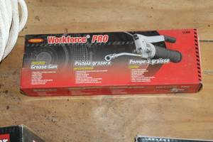 lot 800 image: Work Force Pro Heavy Duty Grease Gun (in original)