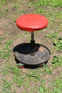 lot 813 image: Rolling Work Stool
