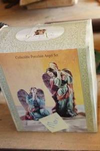 lot 834 image: Grandeur Noel Collectible Porcelain Angel Set (in original box)