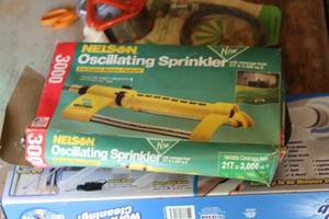 lot 830 image: Nelson Oscillating Sprinkler (in original box)