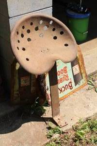 lot 851 image: Metal Tractor Seat with Seat Post