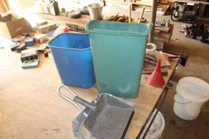 lot 863 image: Plastic Garbage Cans and MetalPlastic Dust Pans