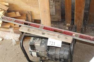 lot 865 image: Lot of (2) Carpenter Levels