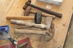 lot 867 image: Lot of (6) Hand Tools  - Claw Hammer, Axe Hammer, Rubber Mallet, Mallet, Ball Peen Hammer