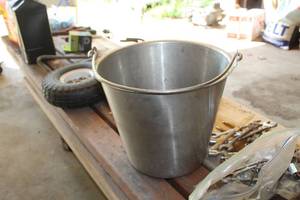 lot 870 image: Metal Pail