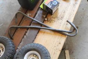 lot 876 image: Lot of (2) Metal Hooks