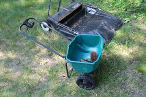 lot 883 image: Ace Green Turf Broadcast Spreader