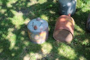 lot 885 image: Redtell Gas Tank and Galvanized Gas Can