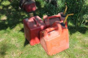 lot 888 image: Lot of (3) Plastic Gas Cans