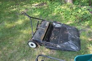 lot 889 image: Sears Craftsman Leaf Collector