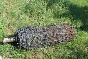 lot 895 image: Lot of (1 Roll) Steel Fencing