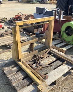 lot 6 image: Truck Wheel Lift