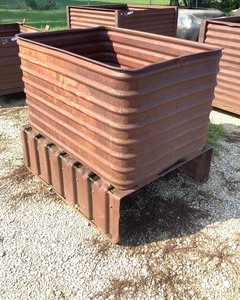 lot 19 image: Storage Tub