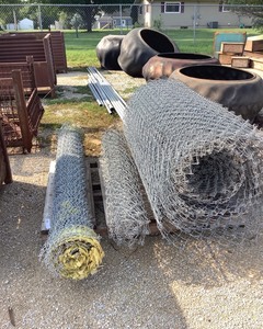 lot 25 image: Chain Link Fence Stuff