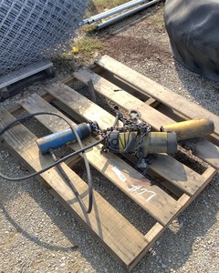 lot 27 image: Coffing Hoist, Hydraulic Ram