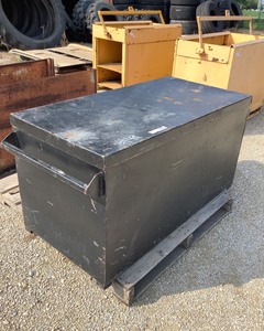lot 49 image: Heavy Steel Jobsite Box