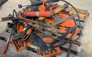 lot 11 image: Misc Alignment Tools and Rams
