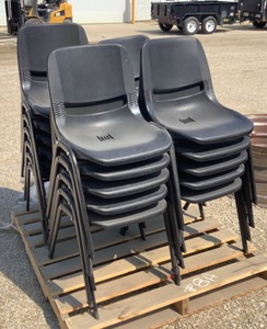 lot 8A image: Pallet of Stacking Chairs