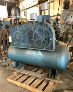lot 26 image: 20 HP Horizontal Compressor