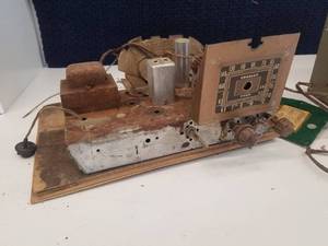lot 22 image: Collection of WWII Era Military Electronics C
