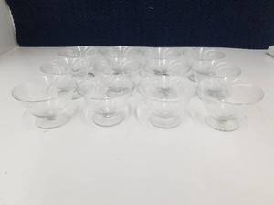 lot 66 image: Set of Ice Cream Glasses by Williams Sonoma