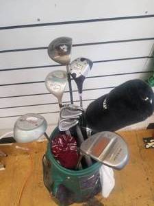 lot 38 image: Set of Mens Right Handed Golf Clubs