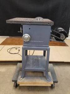 lot 1 image: Vintage Delta Rockwell Homecraft Table Saw  Jointer Combo