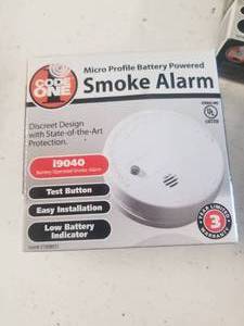 lot 76 image: Micro Profile Battery Powered Smoke Alarm i9040 NEW IN BOX