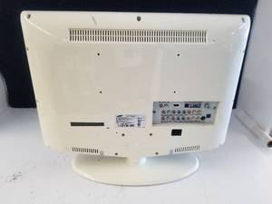 lot 28 image: Samsung 23 HDTV Monitor LN-S2352W