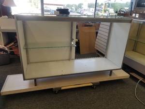 lot 4 image: Retail Display Cabinet 6 A