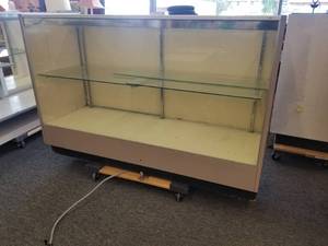 lot 5 image: Retail Display Cabinet 6 B