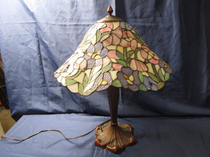 lot 9 image: Retro Lamp