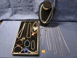 lot 18 image: Costume Jewelry