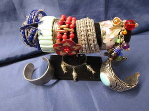 lot 19 image: Bracelets, Watch