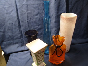 lot 28 image: Vases