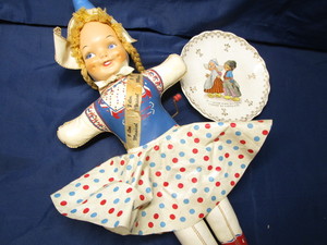 lot 39 image: Dutch Doll & Plate