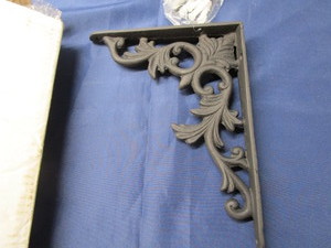 lot 41 image: Cast Ivy Brackets