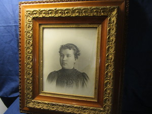 lot 49 image: Antique Portrait & Frame